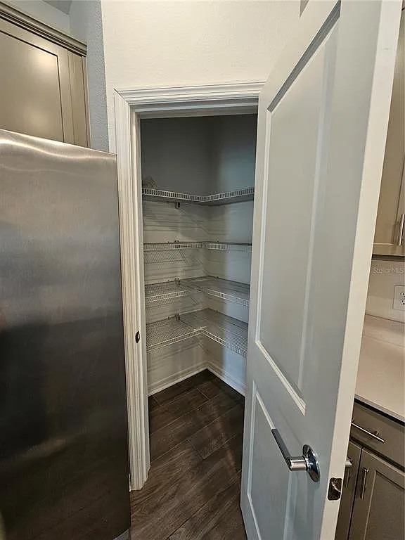 4 bed, 3.0 bath, 2030 sqft, $2,500 — Photo 4