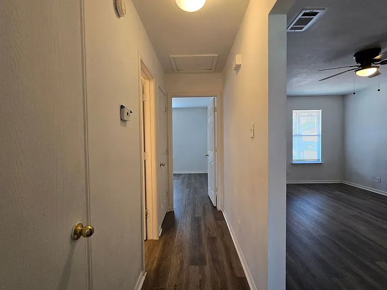 1007 Circle M Dr #D — Photo 1