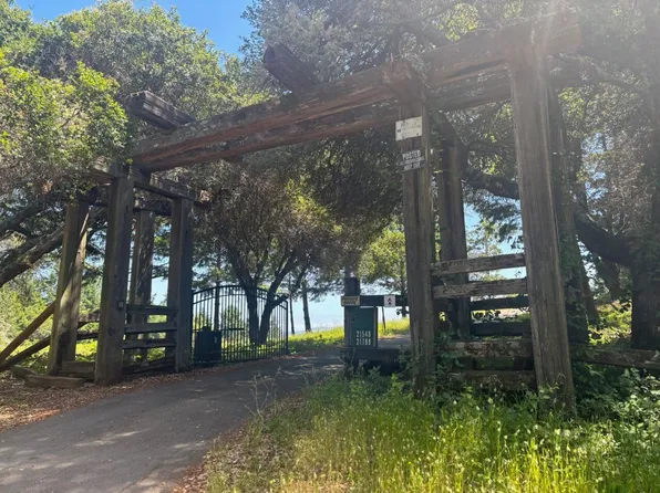 21380 Siri Rd, Monte Rio, CA 95462