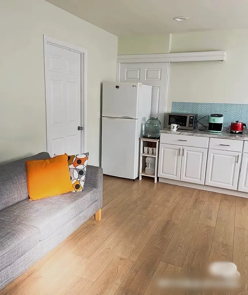 2 bed, 700 sqft, $2,200 — Photo 1