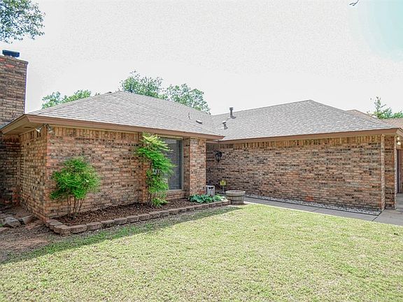 3rd image of 11725 Cedar Valley Dr