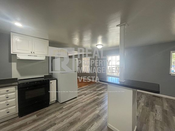 5th image of 2875 Barrett Ave