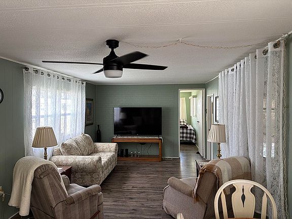 4th image of 210 Alice Dr