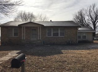 419 Gilruth Ave, Winfield, KS 67156
