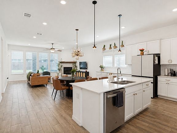 3rd image of 1145 Canuela Way