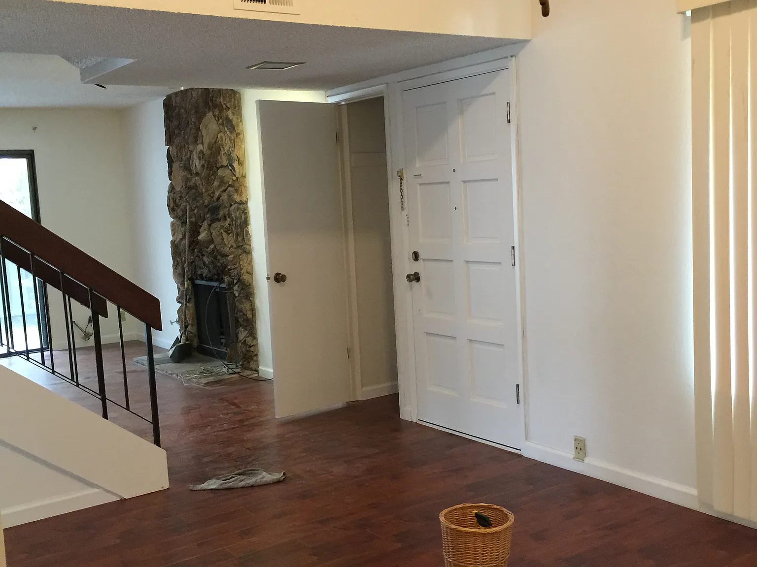 3 bed, 2.5 bath, 1419 sqft, $3,950 — Photo 2