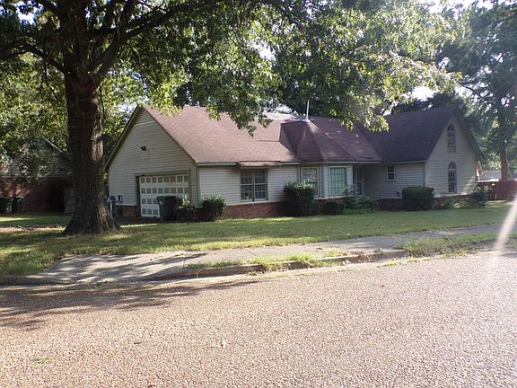 3rd image of 6912 N Hedgewall Cir
