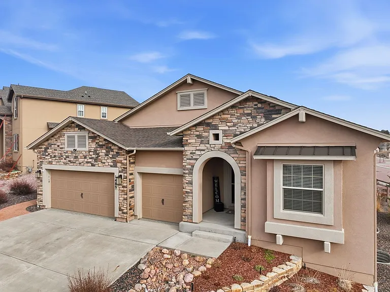 1489 Yellow Tail Dr — Photo 2