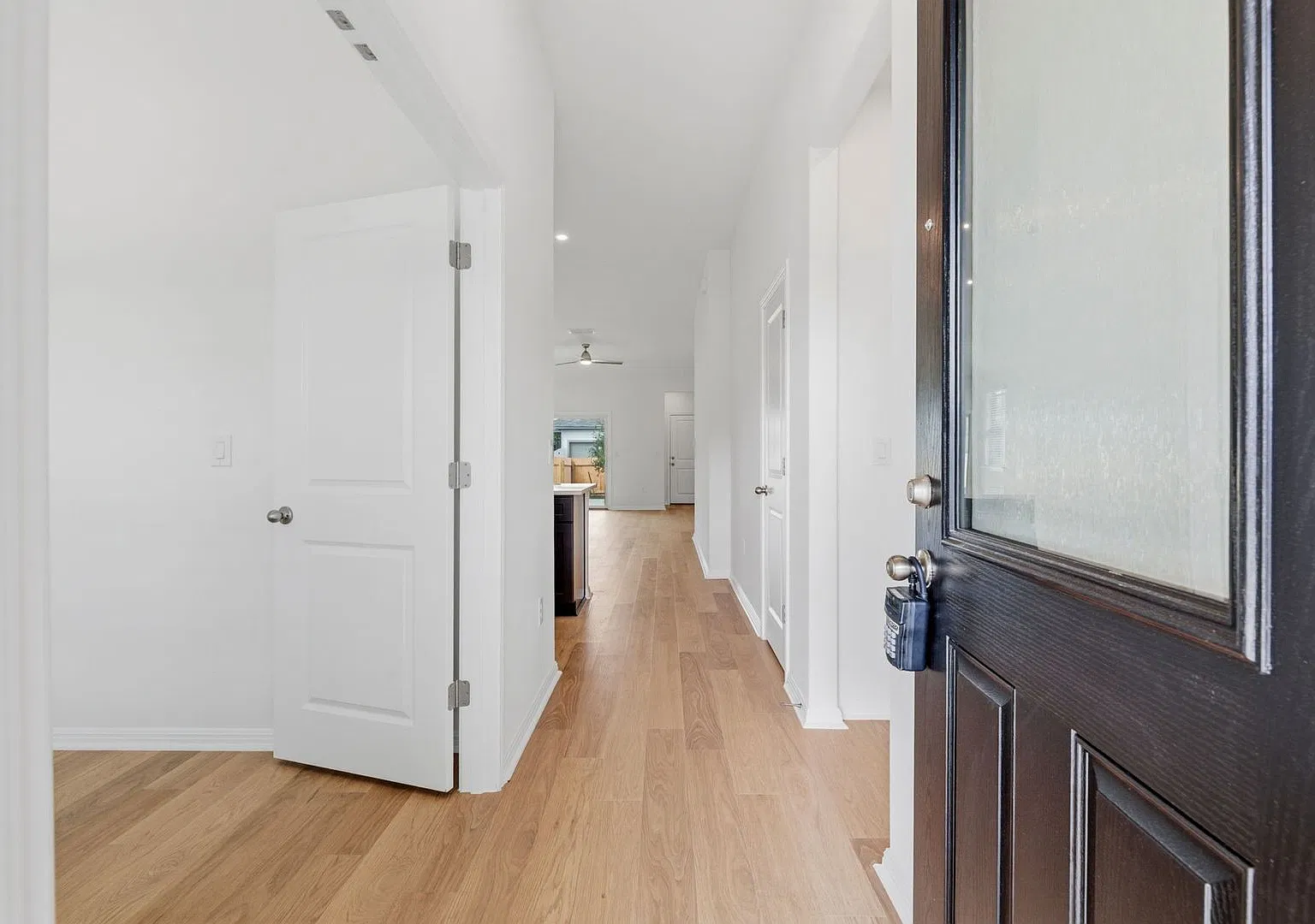 Beautiful 3 bedroom, 2 bathroom home in Kyle — Photo 3