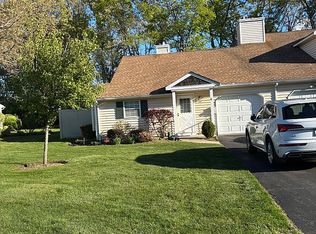 540 Race Pl, Oakdale, NY 11769
