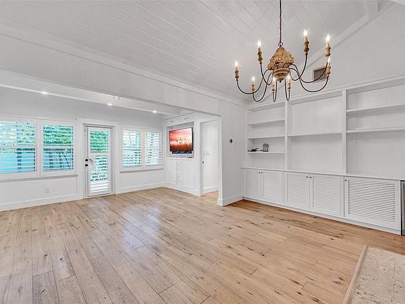 5th image of 731 NE 17th Avenue