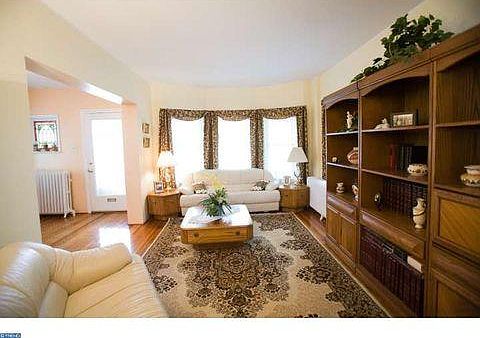 3rd image of 1142 Lamberton St