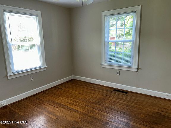 3rd image of 2707 Jackson Dr