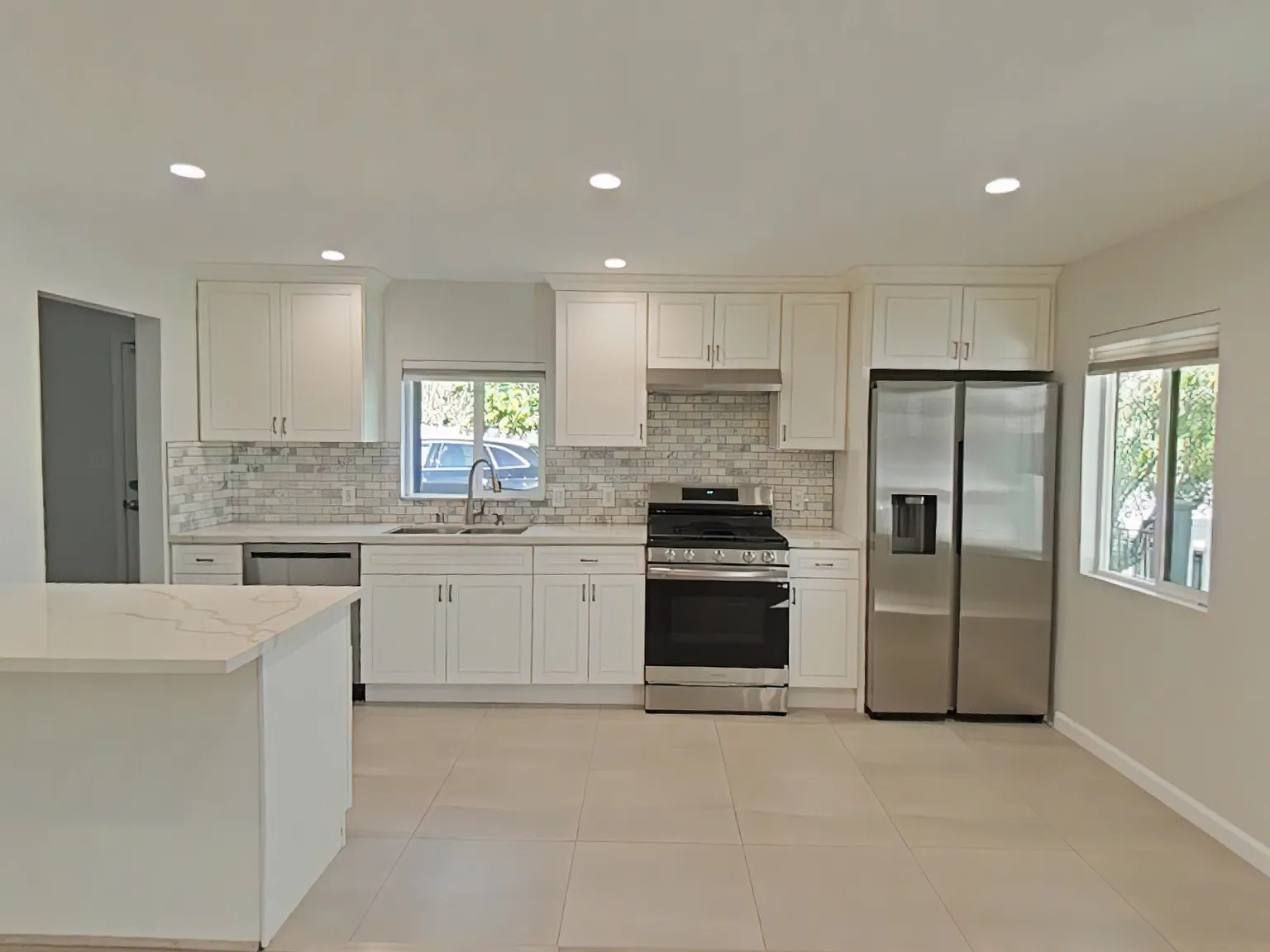 2 bed, 1100 sqft, $3,200 — Photo 3