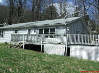 101 Grove St, Lackawaxen, PA 18435