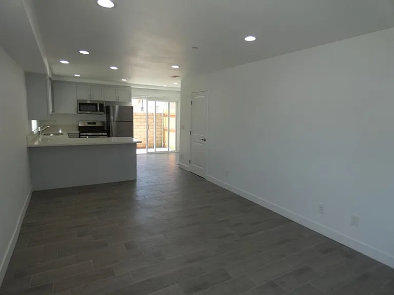 4573 12th St — Photo 3