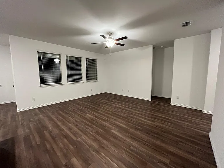 5628 Elwood Dr — Photo 20