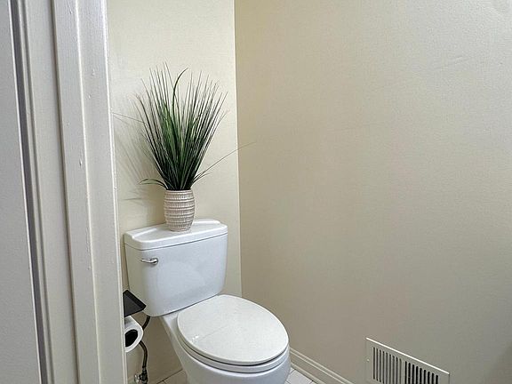 4th image of 12200 Brittania Cir