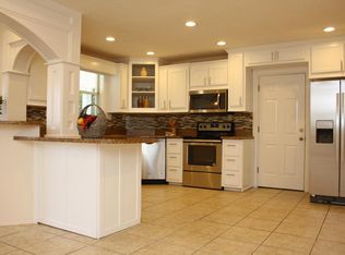 6053 Hinely Ln, Jacksonville, FL 32216