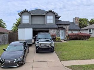 8225 Cloverglen Ln, Fort Worth, TX 76123