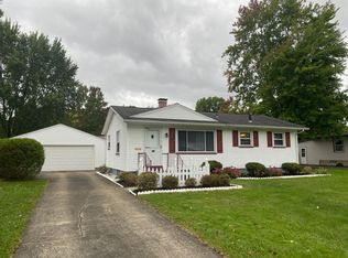 343 Beverly Hills Dr, Youngstown, OH