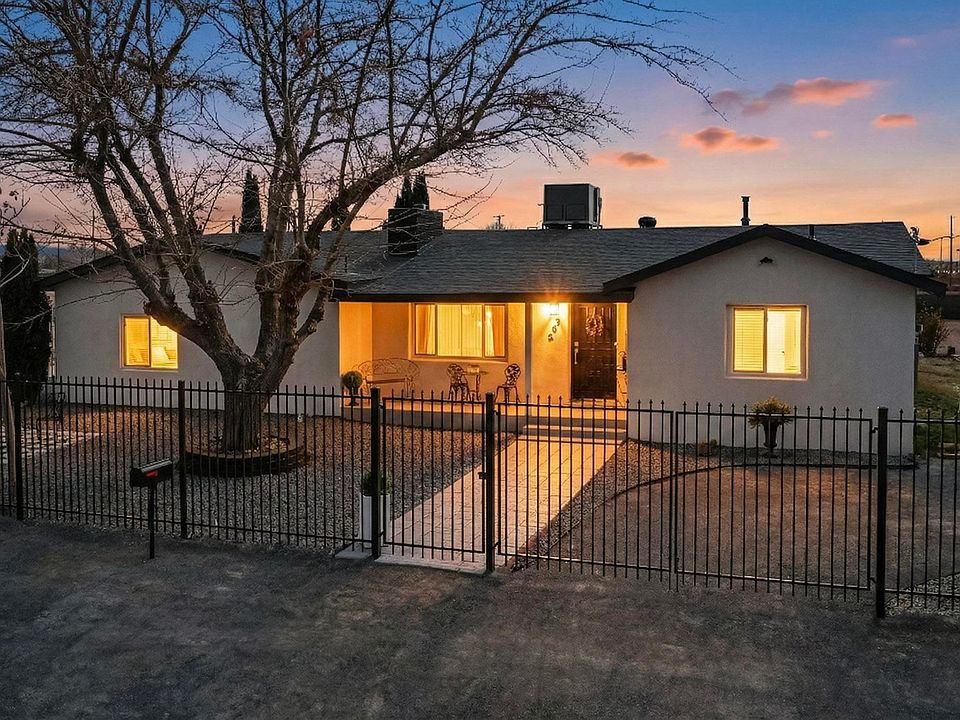 1st image of 202 Wayne Rd NW