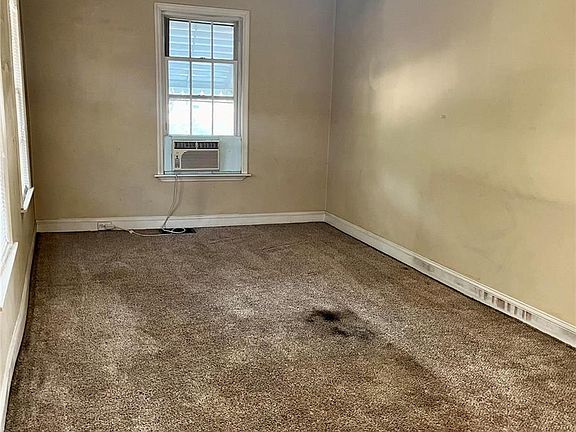 4th image of 2529 Valley Ave