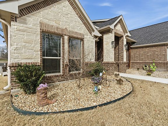 3rd image of 664 Winkler Way