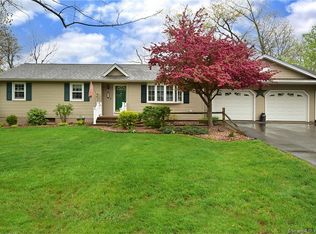 66 Hillside Manor Ave, Vernon, CT 06066