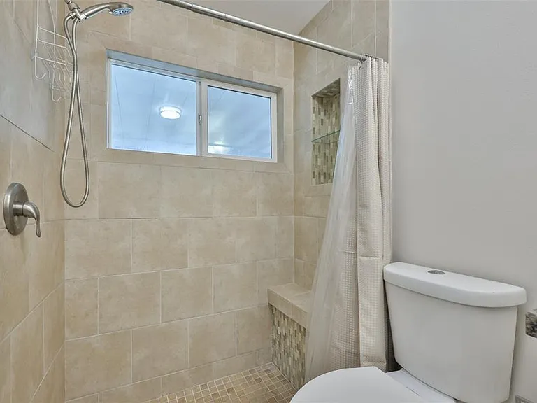 207 Islip Way — Photo 15