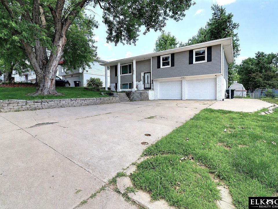 1st image of 1605 N 106th St