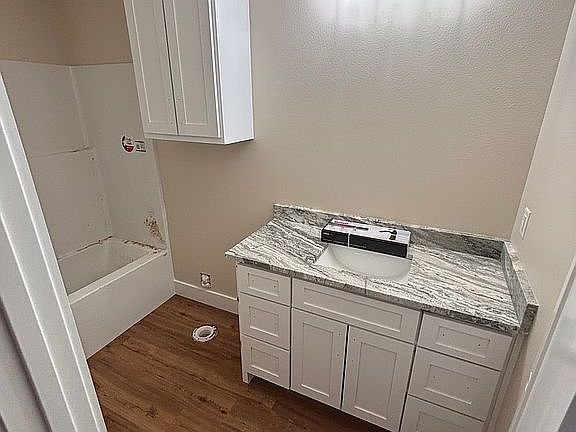 4th image of 662 N Grant St #58
