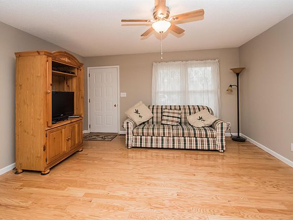 4th image of 1827 Bourne Cir