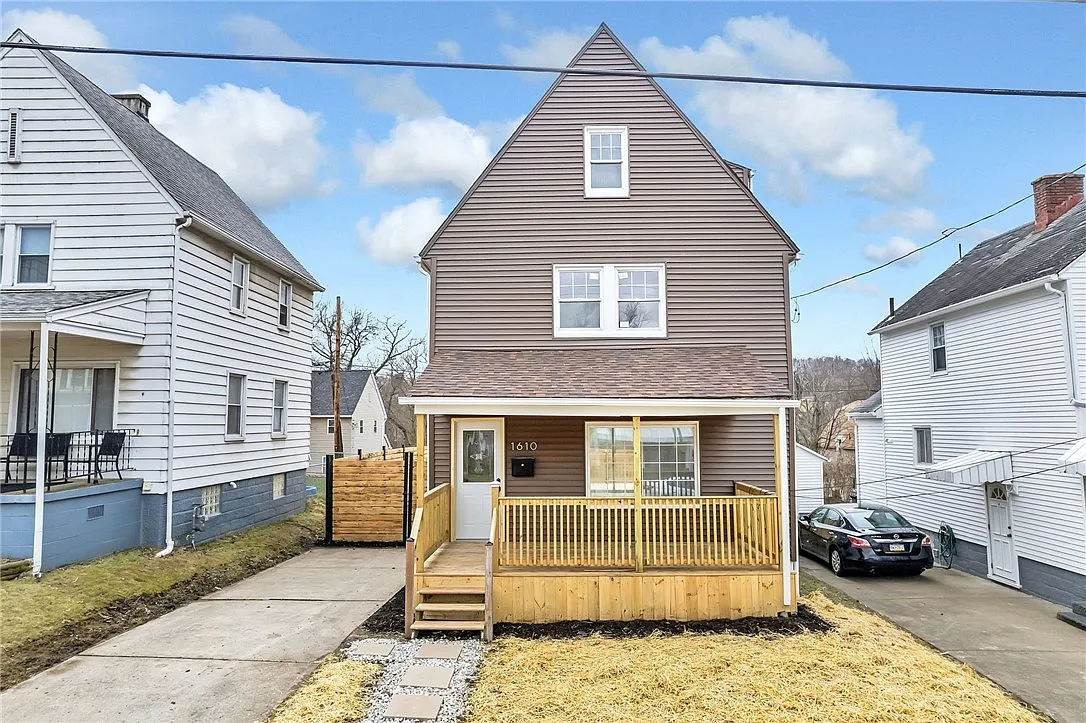 1610 Davidson St photo 1