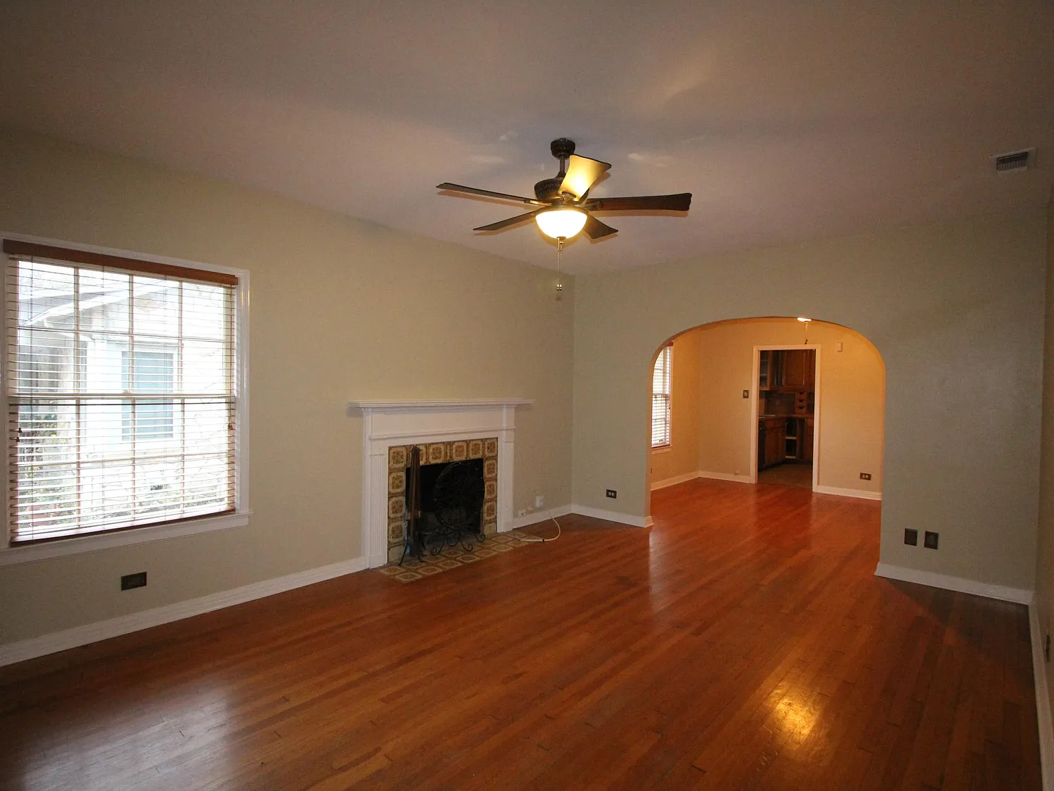2 bed, 1186 sqft, $1,600 — Photo 1