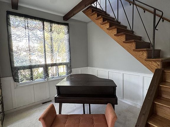 4th image of 609 Foster Rd