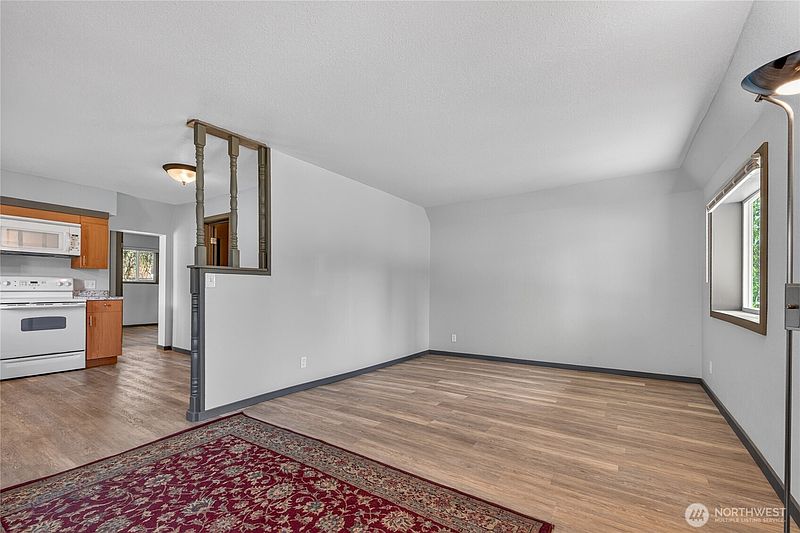 5th image of 132 Whitman Street