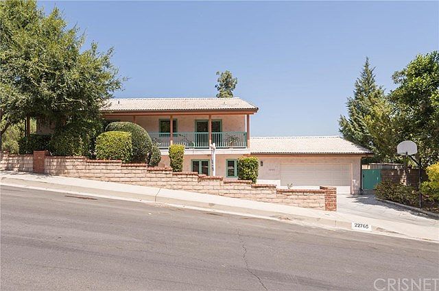 1st image of 22765 Charlemont Pl
