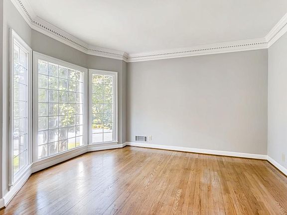 5th image of 340 S Satinwood Pl