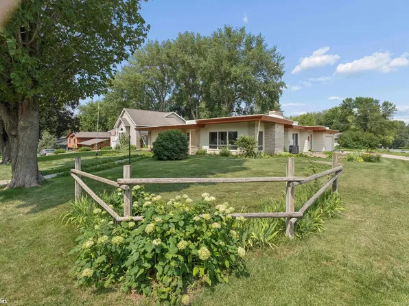 200 Fairway Dr, Clear Lake, IA 50428