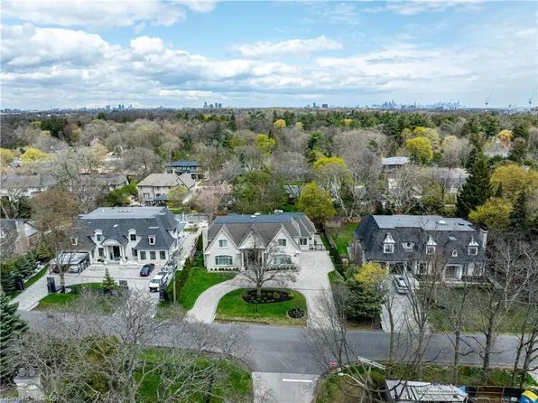 1511 Broadmoor Ave, Mississauga, ON L5G 3T7