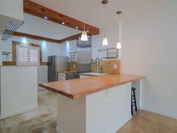 4th image of 100 Edgewater Dr APT 113