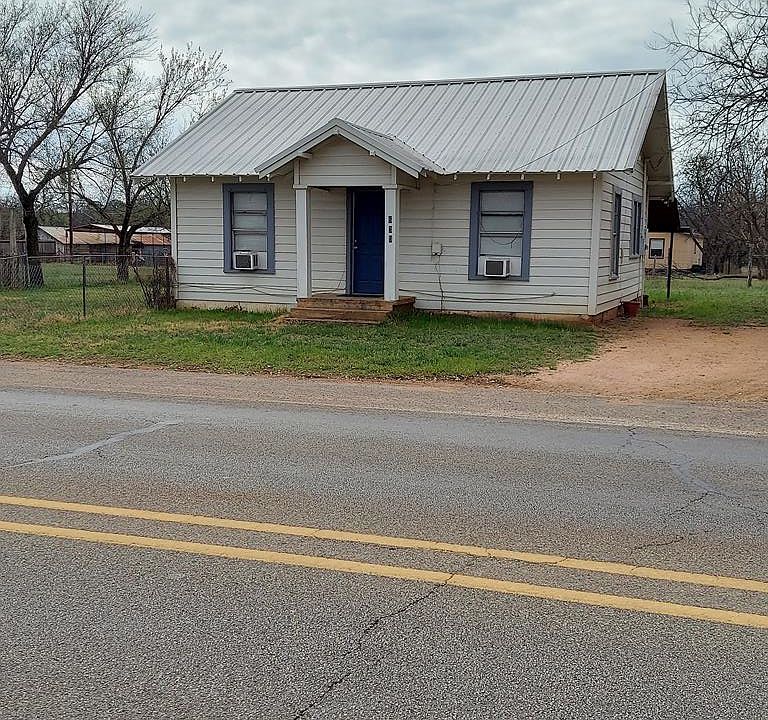 1st image of 630 N Live Oak St