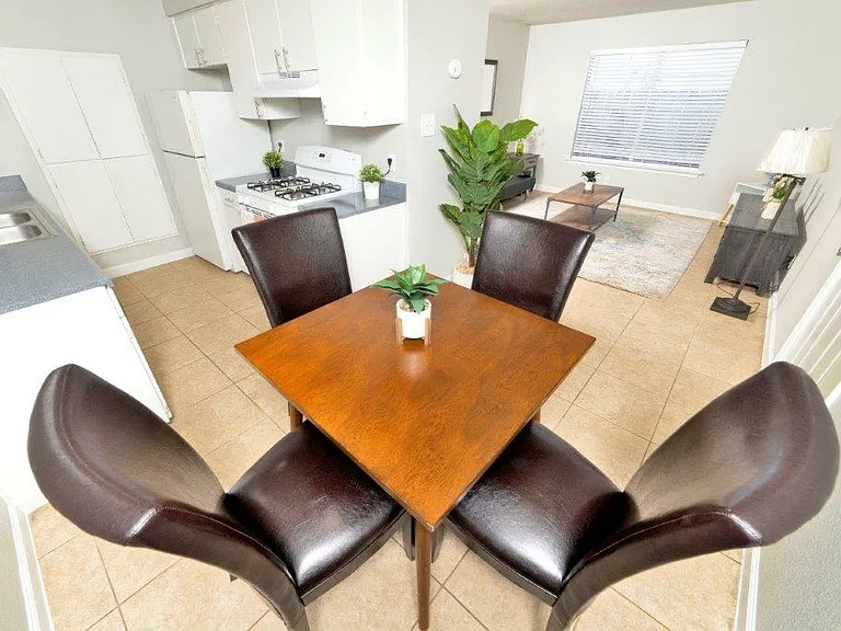 South Point Apartments — Photo 6