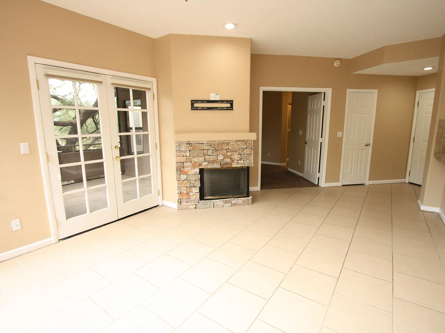 2 bed, 2.0 bath, 1077 sqft, $1,650 — Photo 3