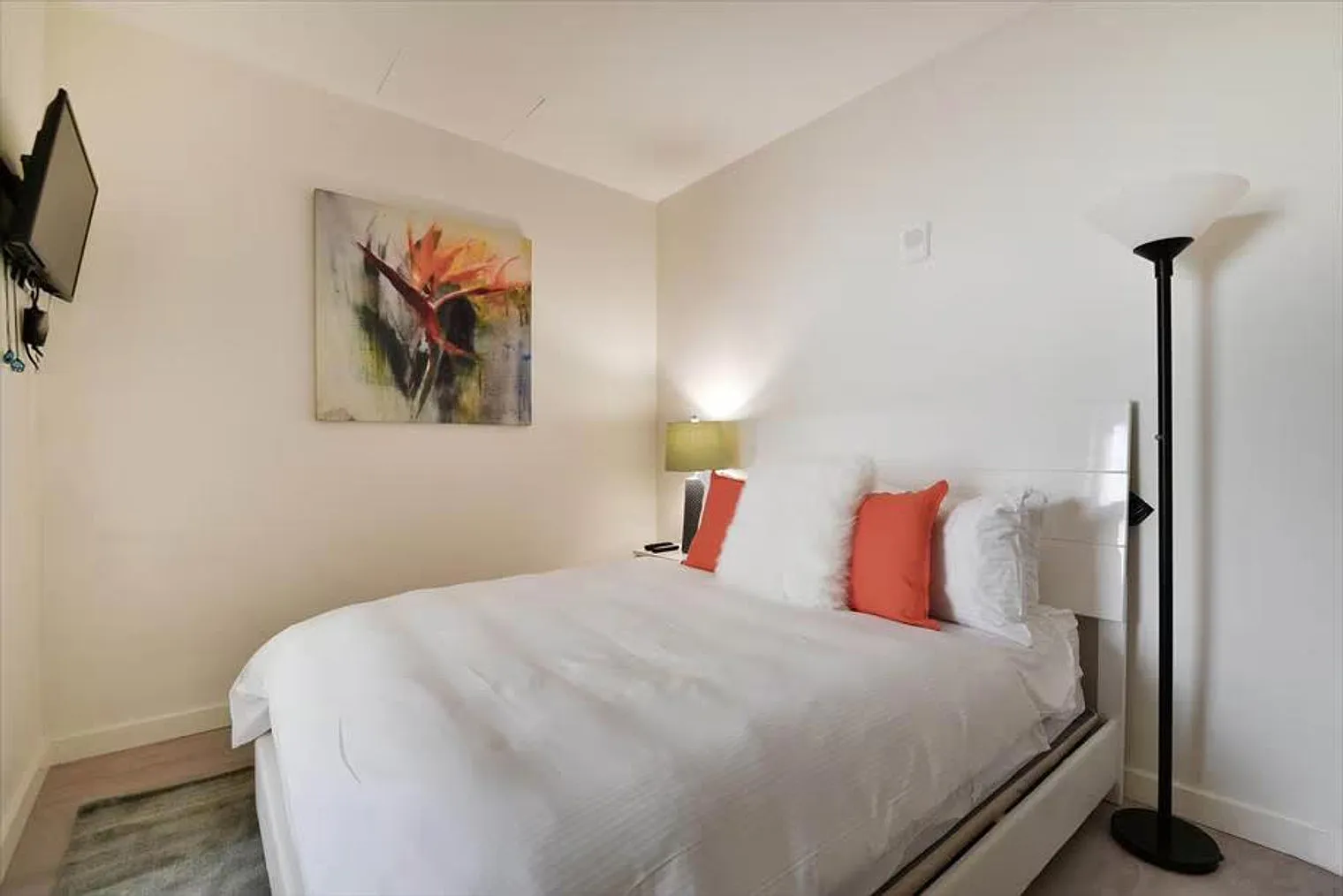 1 bed, 1.0 bath, 828 sqft, $10,649 — Photo 4