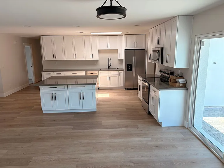 905 E 7th Pl — Photo 3