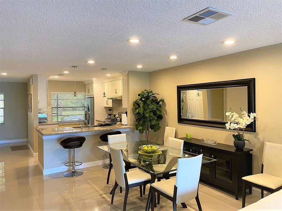 9285 Vista Del Lago #36F