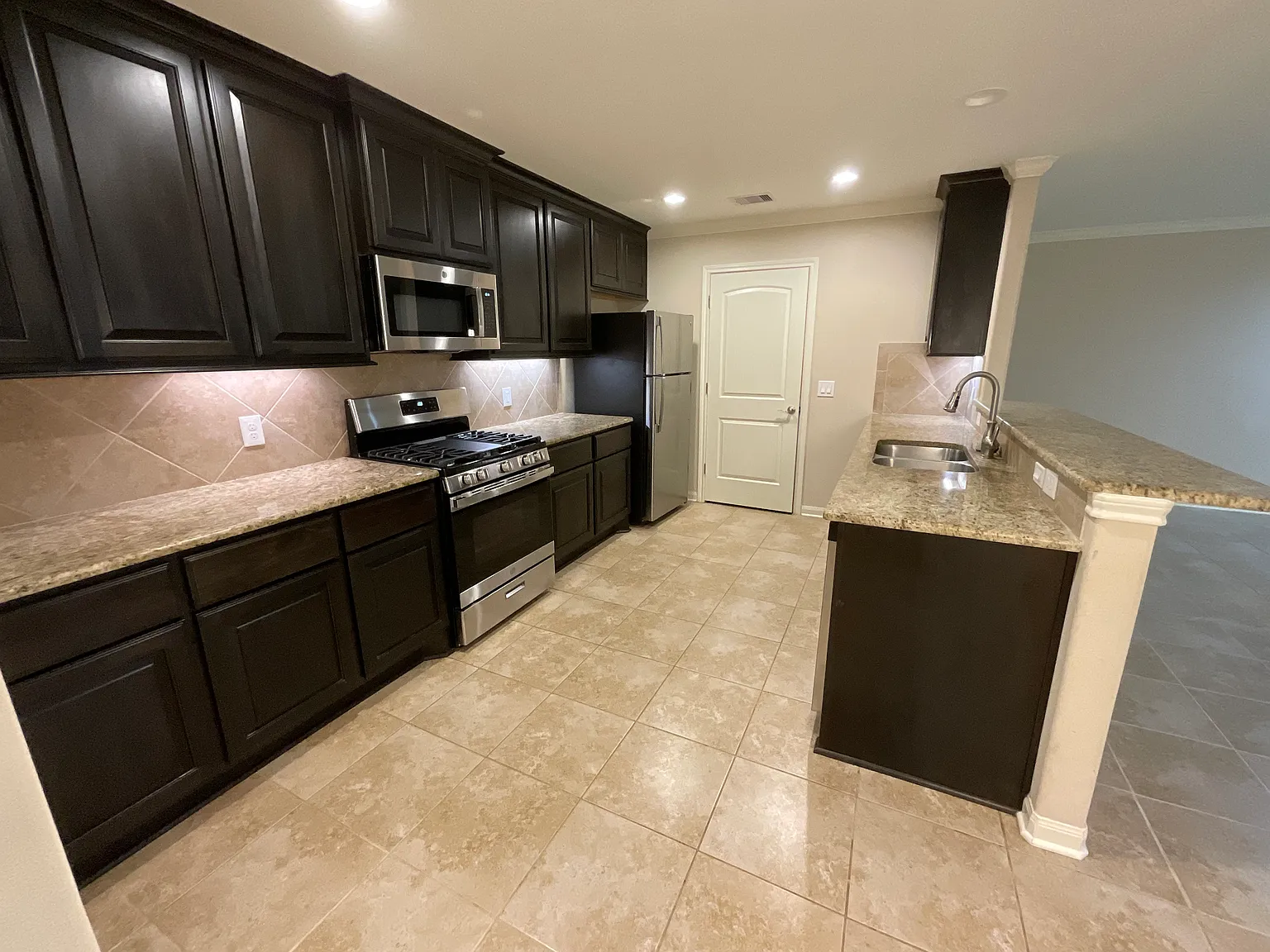 3 bed, 1518 sqft, $1,750 — Photo 3