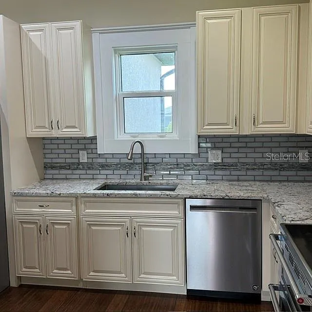 3 bed, 2.0 bath, 1486 sqft, $2,175 — Photo 4